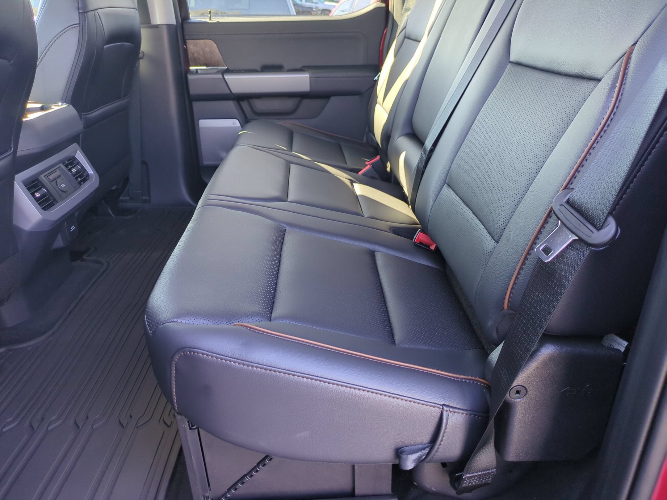 2027 Ford Super Duty F-250 SRW LARIAT