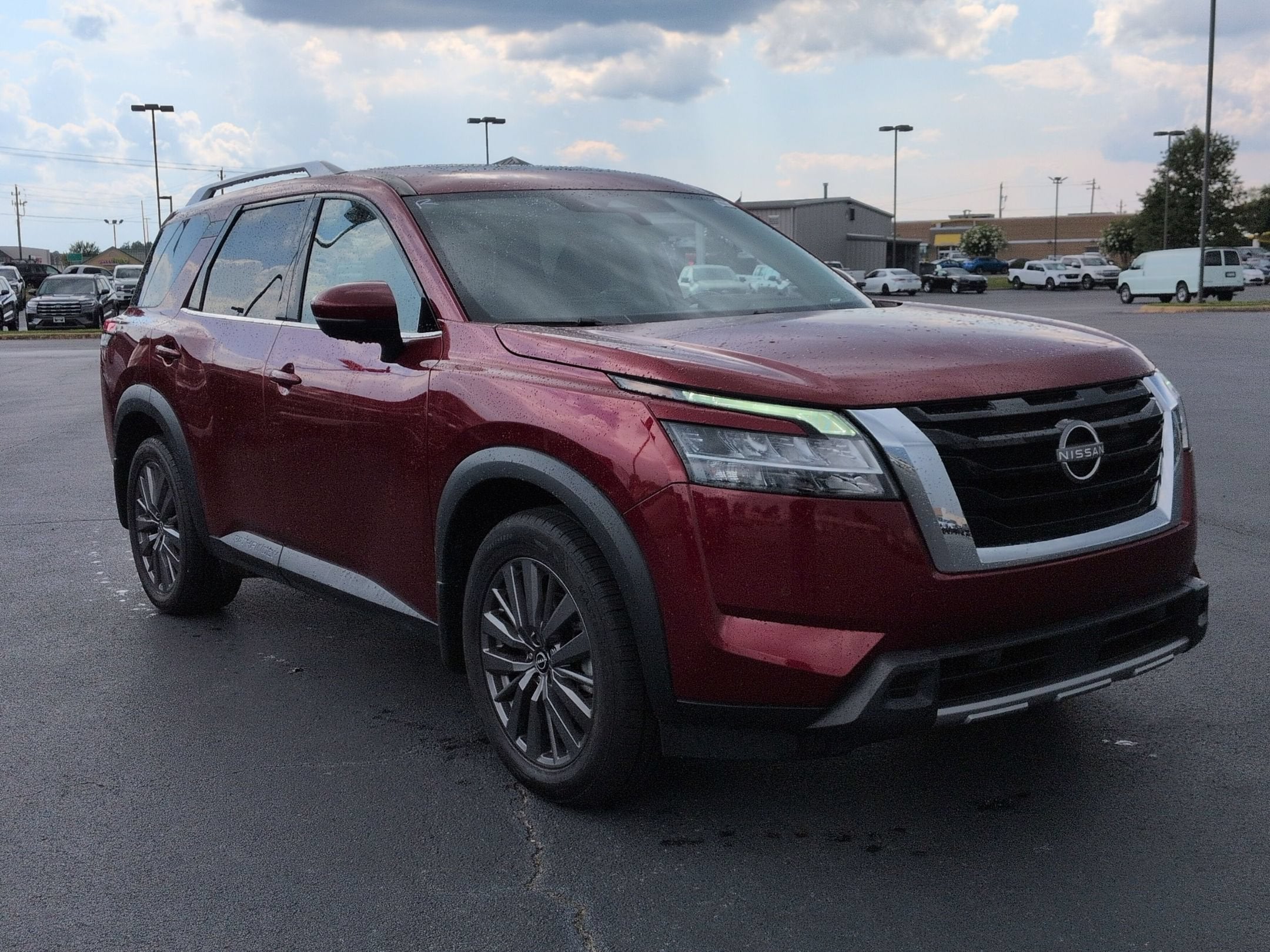 2024 Nissan Pathfinder SL